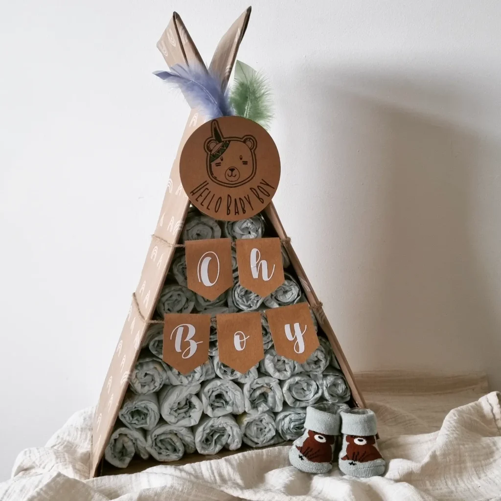 Windeltipi aus Karton und Windeln