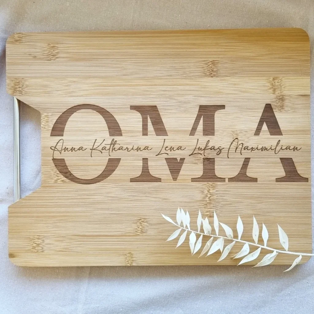 Schneidebrett mit Text auf Holz