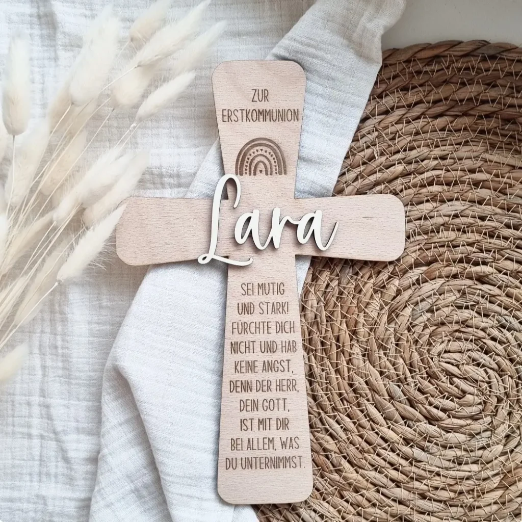 Holzkreuz mit Text und Motiv