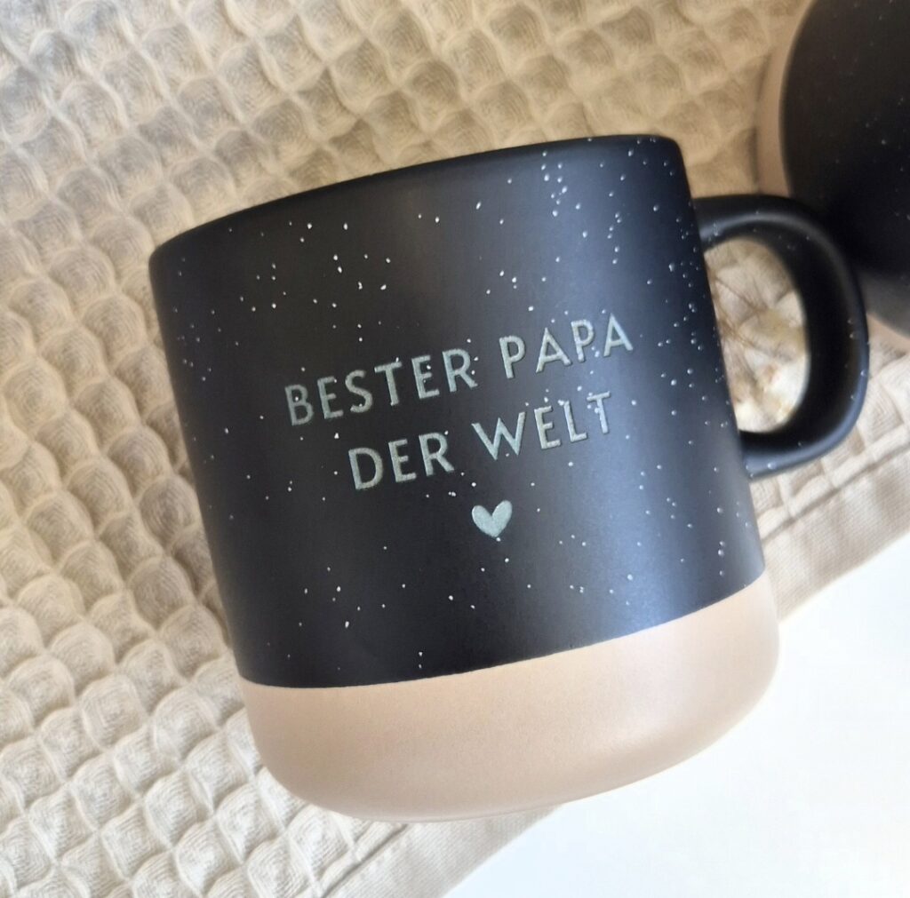 schwarze Tasse